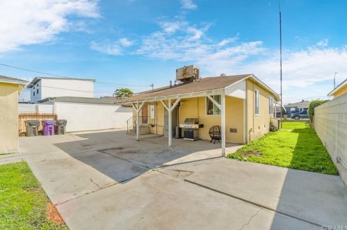 1719 Hardwick St, Long Beach CA  90807-1131 exterior