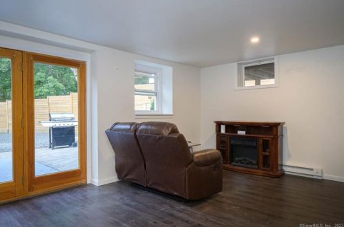 80 Circle Dr, Litchfield CT  06750-1710 exterior