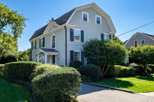 152 Corlies Ave, New Rochelle, NY 10803-1902