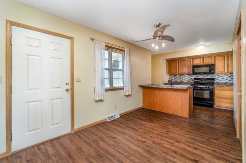188 Mallard Pointe Dr, Valpo, IN 46385-7998