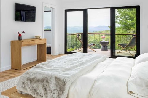 511 Breezy Hl Rd, Hillsdale NY  12529-5056 exterior