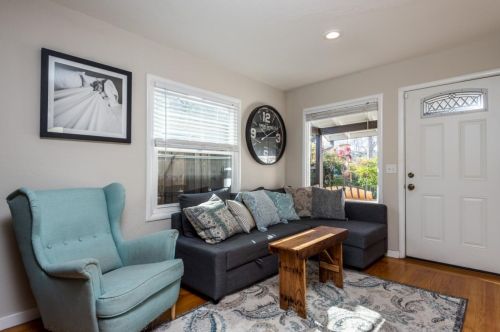 185 Nimitz Ave, Redwood City, CA 94061-3542
