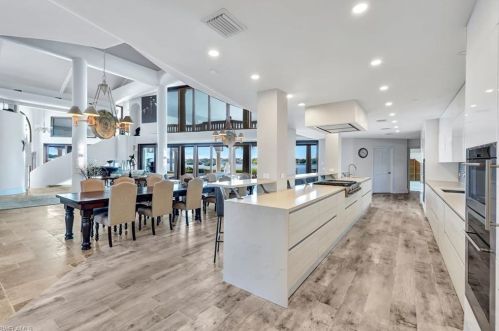 550 Alameda Ct, Marco Island FL  34145-5830 exterior