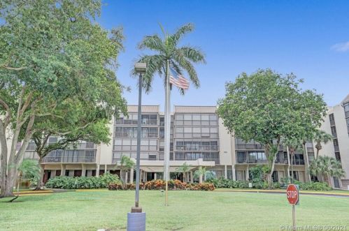 2806 46th Ave, Hollywood FL  33021-2928 exterior