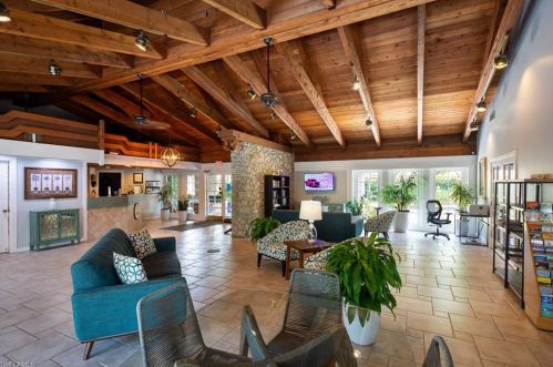 600 Neapolitan Way, Naples FL  34103-8568 exterior
