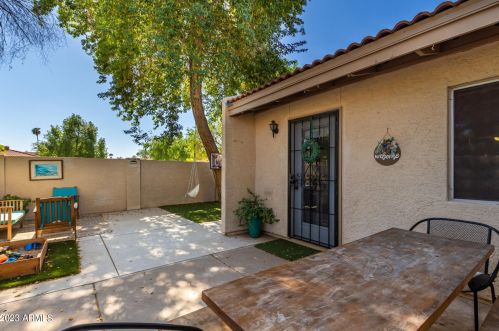 4751 New World Dr, Glendale, AZ 85302-5149