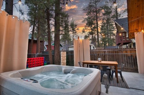 1104 Robinhood Blvd, Big Bear City CA  92314-9376 exterior