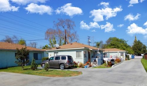 8702 Rose St, Bellflower, CA 90706-6327
