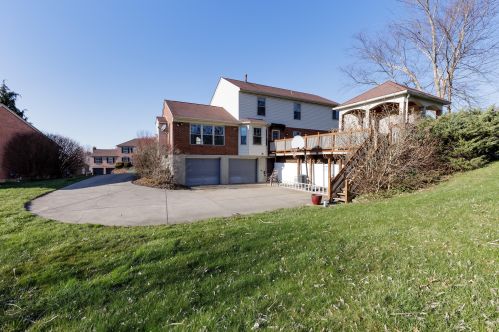 8526 Woodcreek Dr, Florence KY  41042-8237 exterior