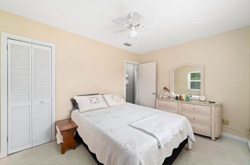 1641 28 Ave, Vero Beach FL 32960-3135 exterior