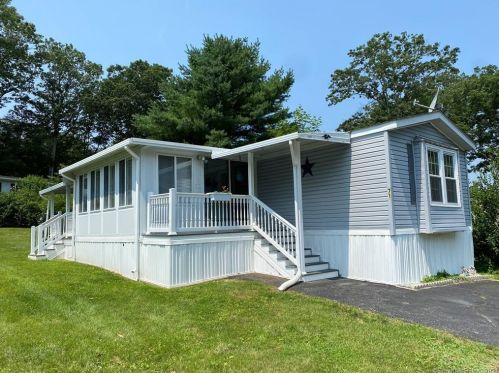 71 Circle Dr, Stonington, CT 06378-1507