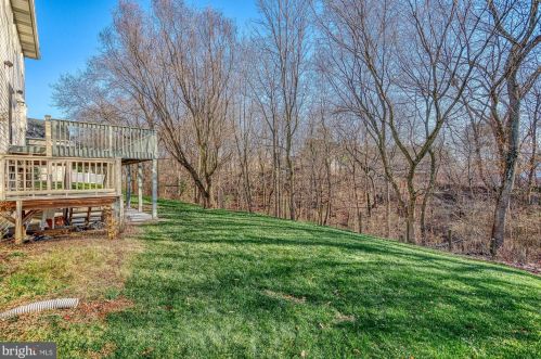 56 Sherwood Cir, West Enola PA  17025-1840 exterior