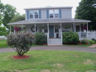 220 Eastland Rd, Vestal, NY 13850-1018