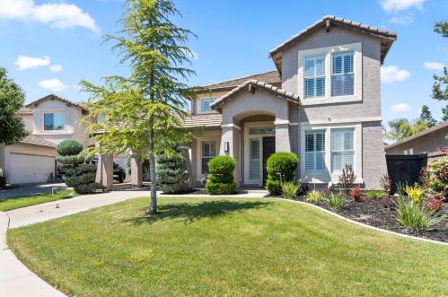 2321 Barn Swallow Ct, Elk Grove CA  95757-8140 exterior