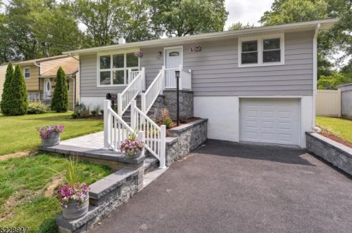124 Camden Rd, Parsippany NJ  07054-3107 exterior