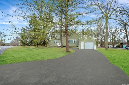 3 Hunter Ave, Miller Place NY  11764-2715 exterior