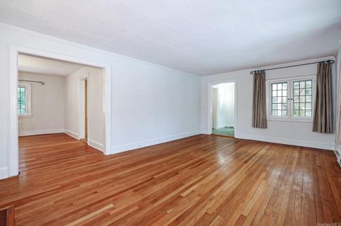 23 Lewis Ave, Hartsdale NY  10530-2803 exterior