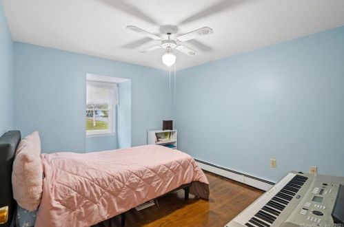 11 Palmer Dr, Gales Ferry CT  06335-1529 exterior