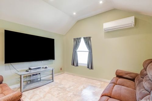 305 Bayberry Rd, Southold NY  11971-4436 exterior