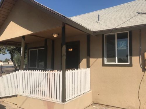 5936 Latonia Ave, Laton, CA 93242-9440
