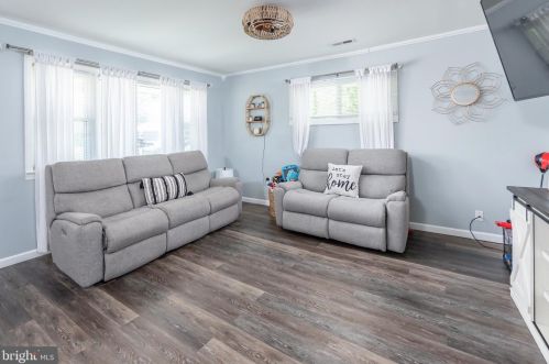 25 Batten Ave, Blenheim NJ  08012-4859 exterior