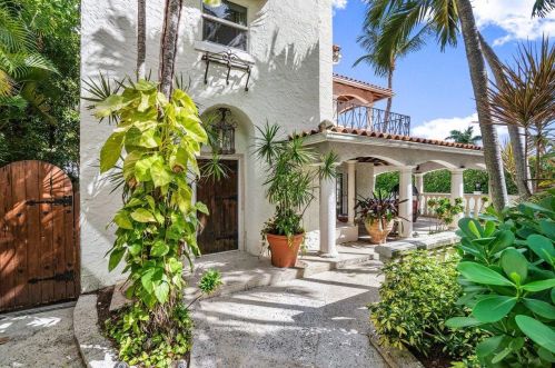 223 8th St, West Palm Beach FL  33401-3701 exterior