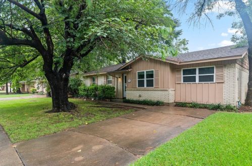 2602 Foxcroft Cir, Denton TX  76209-1502 exterior