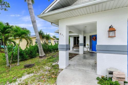 841 91st Ave, Naples FL  34108-2426 exterior