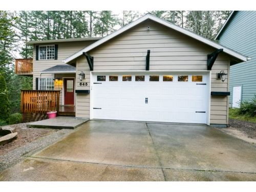 645 73rd St, Springfield, OR 97478-7489