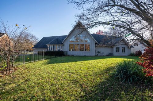 1224 Countryside Dr, Washington Ch OH  43160-1804 exterior