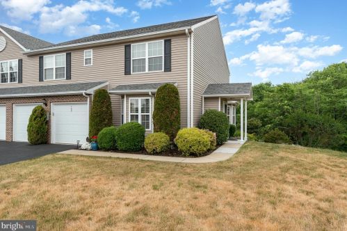 147 Peregrine Ln, Hummelstown, PA 17036-8845
