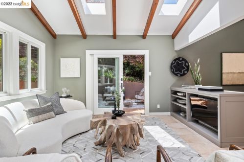 61 Calvert Ct, Oakland CA 94611-3436 exterior