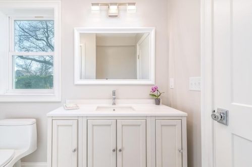 50 Elizabeth Rd, South Kingstown RI  02882-5220 exterior