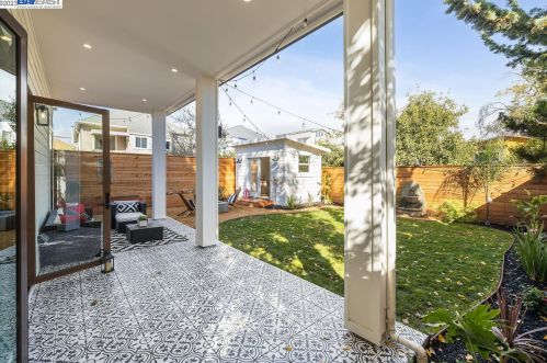 5926 Dover St, Oakland CA  94609-1426 exterior