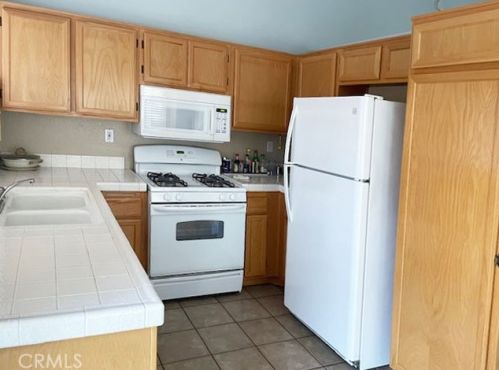 15744 Garnet Cv, Victorville, CA 92394-5538