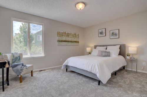 5058 Elkhart St, Denver CO 80239-5176 exterior