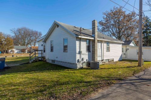 523 Berlin Ave, Mishawaka IN  46544-1503 exterior