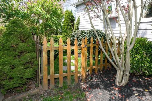 23 Bounty St, Metuchen NJ  08840-2501 exterior