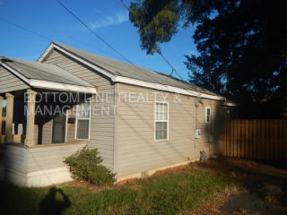 3905 Bearwood Ave, Charlotte NC  28205-1329 exterior