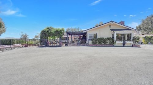 2076 Buena Creek Rd, Vista, CA 92084-7701