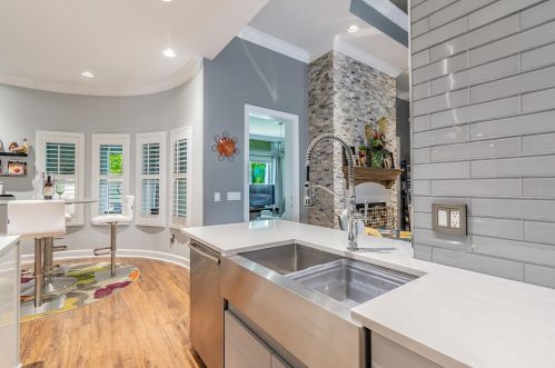 1827 Crooked Oak Ln, Lutz FL  33559-7407 exterior