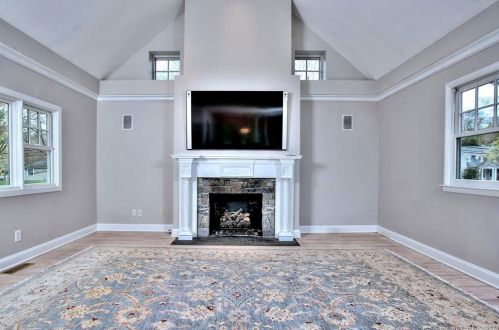 18 Silver Brook Rd, Westport CT  06880-1523 exterior