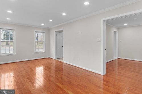 2360 Horseferry Ct, Herndon VA  20191-2742 exterior