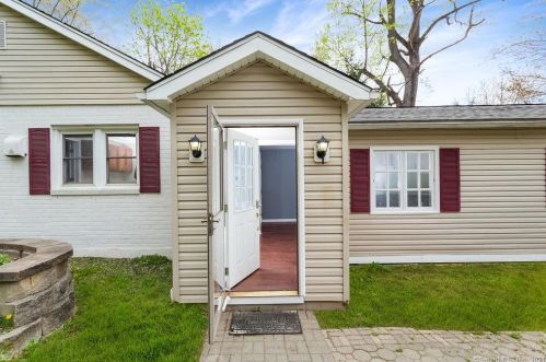 37 Candle Hill Rd, Danbury CT  06812-2409 exterior