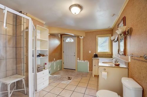 2540 Lk Dr, Milwaukee WI 53211-3808 exterior