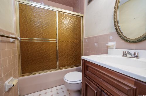 86 Diamond St, Floral Park NY  11003-4216 exterior