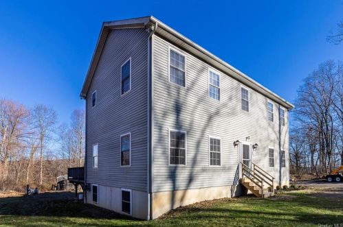 18 Rocky Mountain Way, Whaley Lake, NY 12531-5465