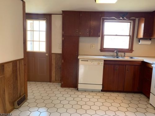 9 Henry St, Oxford NJ  07863-3027 exterior