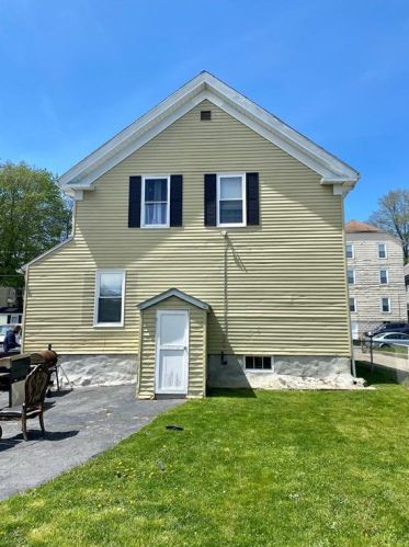 127 3rd Ave, Woonsocket RI  02895-4063 exterior