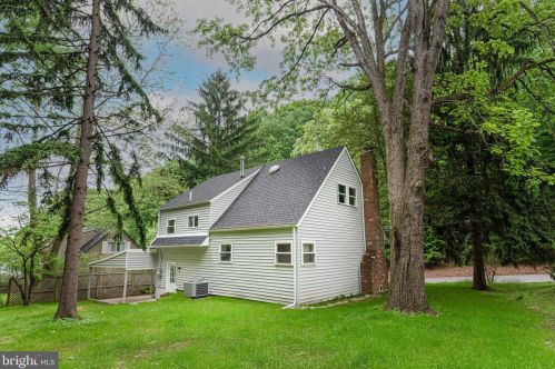 15 Cedar Hollow Rd, Paoli PA  19301-1739 exterior